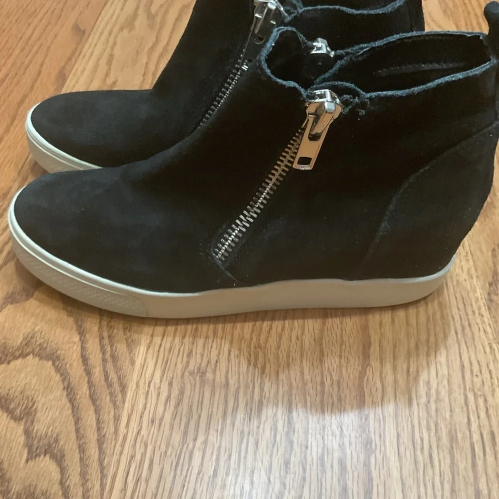 Steve Madden Wedgie Black suede with side zippers 8 medium